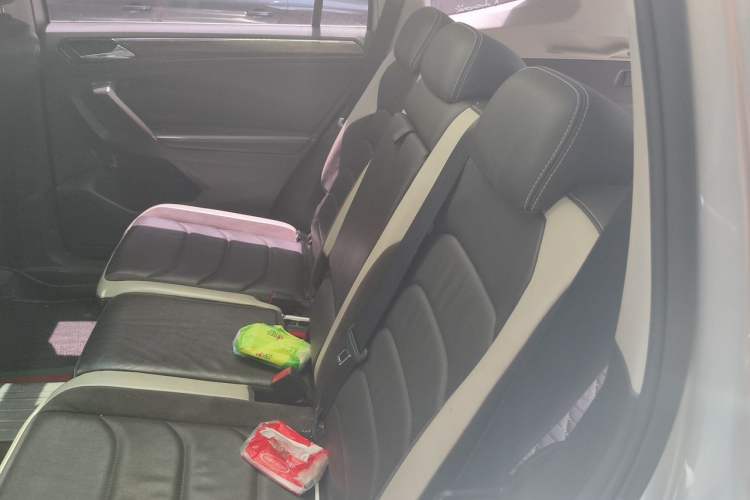 Used Volkswagen Tiguan L 2017 330TSI Automatic Two-Wheel Drive Luxury Edition Left Rear Seat