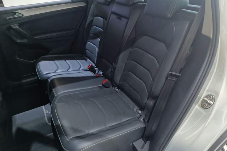 Used Volkswagen Tiguan L 2017 330TSI Automatic Two-Wheel Drive Luxury Edition Left Rear Seat