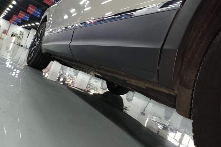 Used Volkswagen Tiguan L 2017 380TSI Automatic All-Wheel-Drive Luxury Edition Left Side Sill