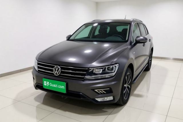 Volkswagen Tiguan L 2017 330TSI Automatic Two-Wheel Drive Comfort Edition مستعملة