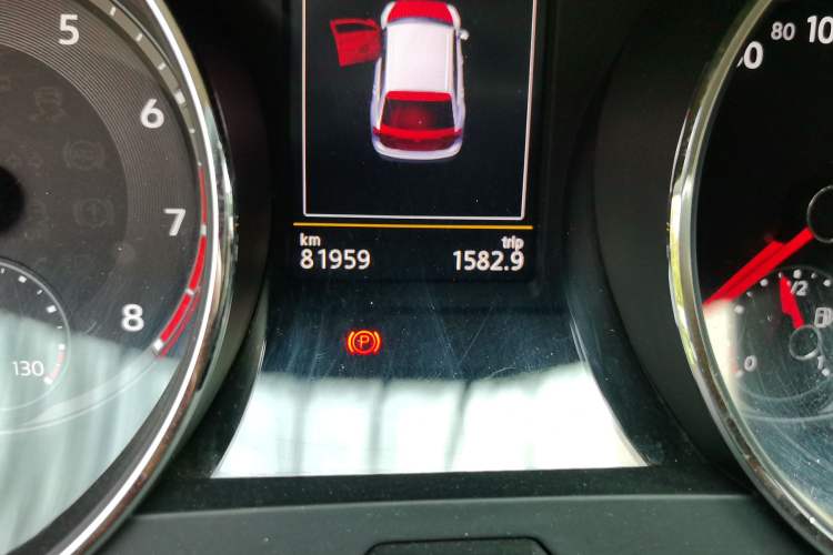 Used Volkswagen Tiguan L 2017 330TSI Automatic Two-Wheel Drive Luxury Edition Odometer Close Up