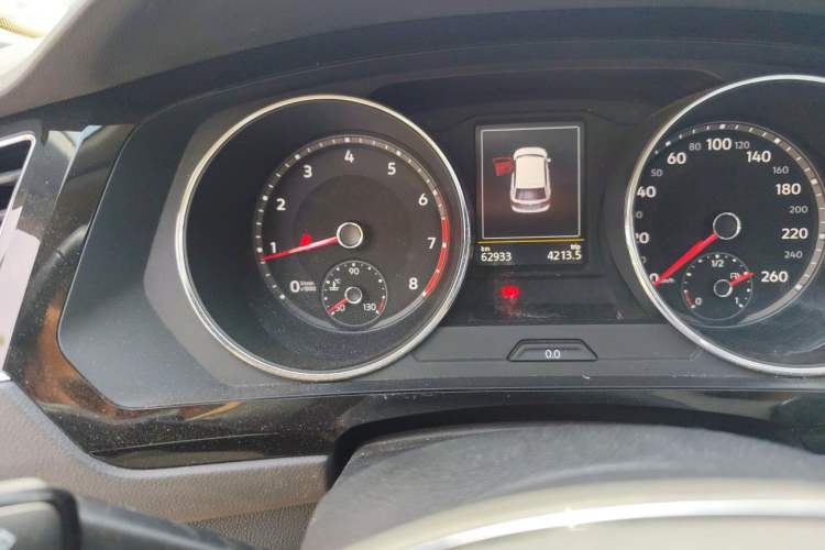 Used Volkswagen Tiguan L 2017 330TSI Automatic Two-Wheel Drive Luxury Edition Odometer Close Up