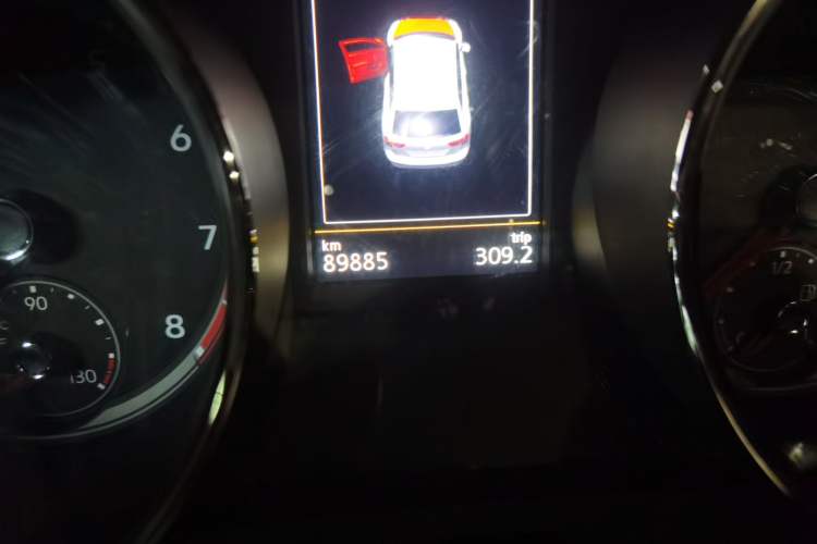Used Volkswagen Tiguan L 2017 330TSI Automatic Two-Wheel Drive Luxury Edition Odometer Close Up
