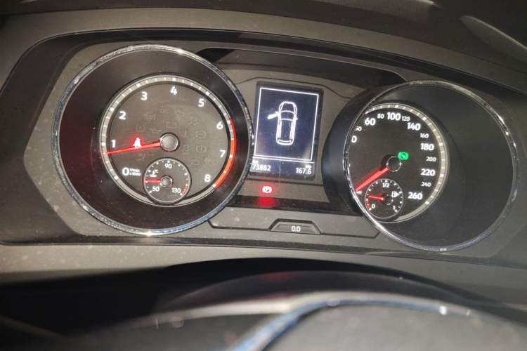 Used Volkswagen Tiguan L 2017 330TSI Automatic Two-Wheel Drive Luxury Edition Odometer Close Up