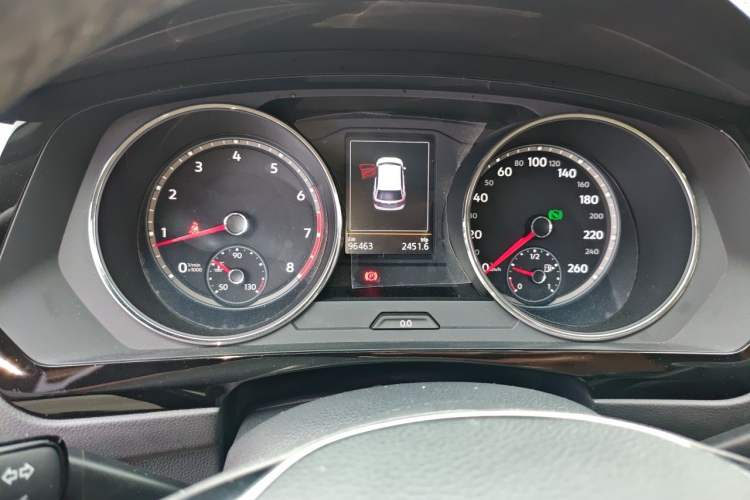 Used Volkswagen Tiguan L 2017 330TSI Automatic Two-Wheel Drive Luxury Edition Odometer Close Up