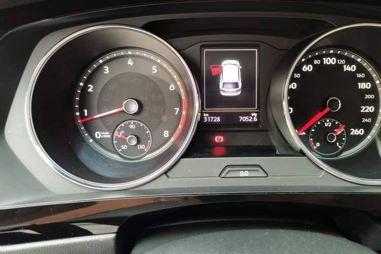 Used Volkswagen Tiguan L 2017 330TSI Automatic Two-Wheel Drive Luxury Edition Odometer Close Up