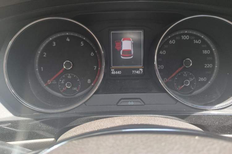 Used Volkswagen Tiguan L 2017 330TSI Automatic Two-Wheel Drive Luxury Edition Odometer Close Up