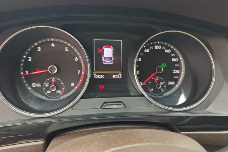 Used Volkswagen Tiguan L 2017 380TSI Automatic All-Wheel-Drive Luxury Edition Odometer Close Up