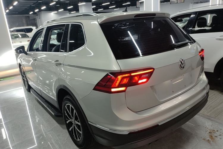 Used Volkswagen Tiguan L 2017 330TSI Automatic Two-Wheel Drive Luxury Edition Rear Left 45 Deg