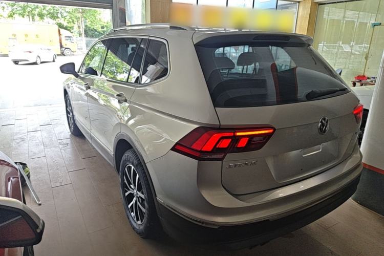 Used Volkswagen Tiguan L 2017 330TSI Automatic Two-Wheel Drive Comfort Edition Rear Left 45 Deg