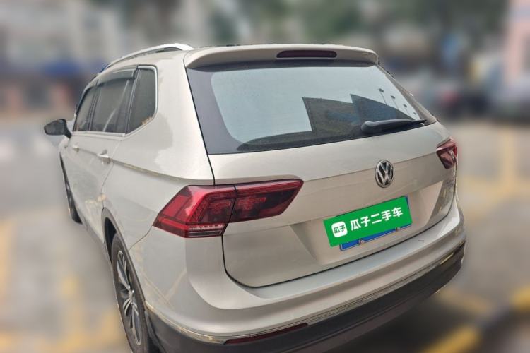 Used Volkswagen Tiguan L 2017 380TSI Automatic All-Wheel-Drive Luxury Edition Rear Left 45 Deg