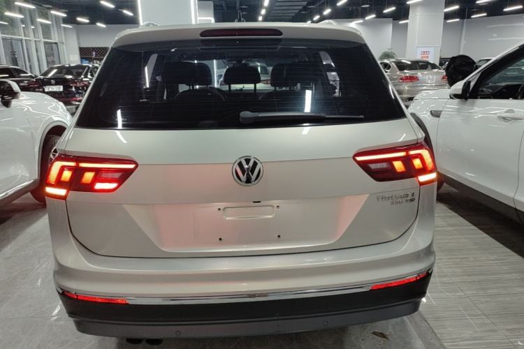 Used Volkswagen Tiguan L 2017 330TSI Automatic Two-Wheel Drive Luxury Edition Rear