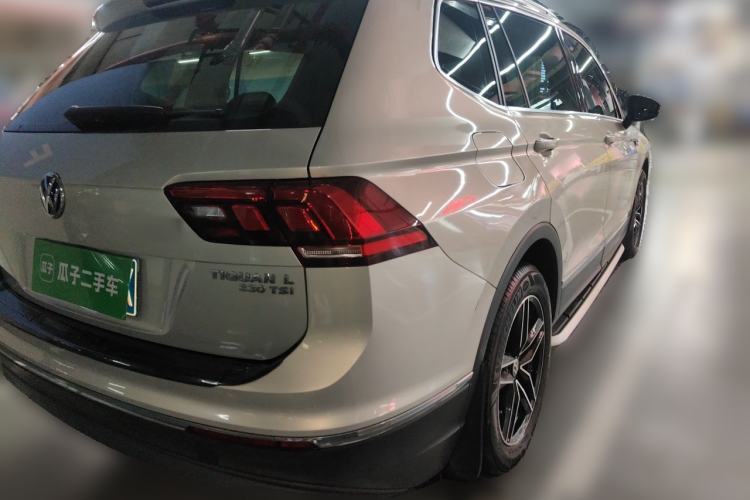Used Volkswagen Tiguan L 2017 330TSI Automatic Two-Wheel Drive Luxury Edition Rear Right 45 Deg