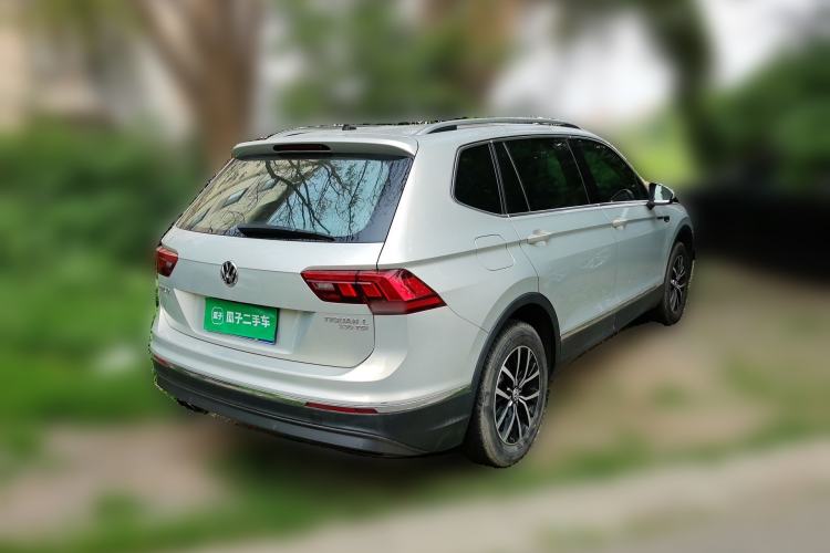 Used Volkswagen Tiguan L 2017 330TSI Automatic Two-Wheel Drive Luxury Edition Rear Right 45 Deg