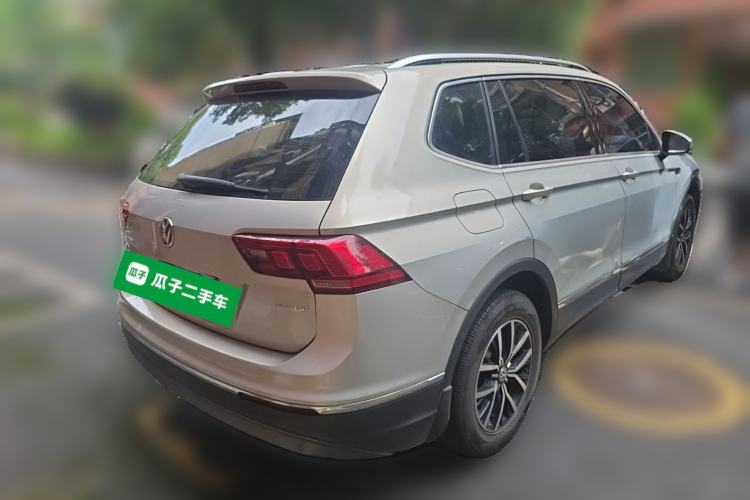 Used Volkswagen Tiguan L 2017 330TSI Automatic Two-Wheel Drive Luxury Edition Rear Right 45 Deg