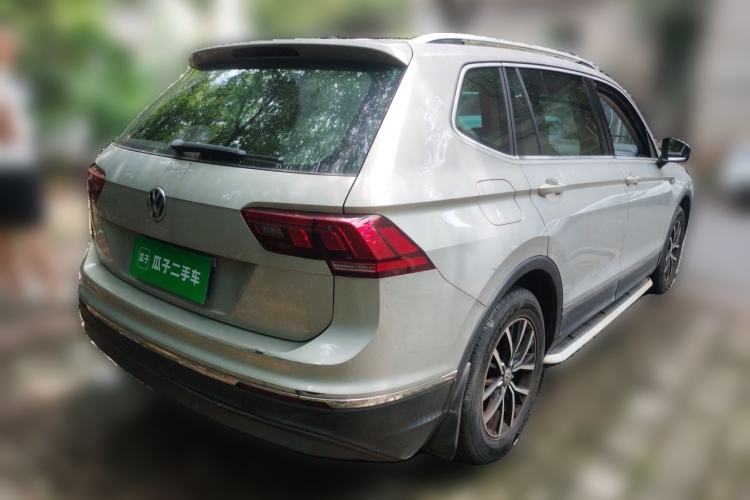 Used Volkswagen Tiguan L 2017 330TSI Automatic Two-Wheel Drive Luxury Edition Rear Right 45 Deg
