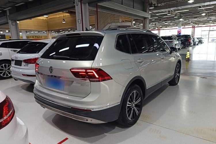 Used Volkswagen Tiguan L 2017 330TSI Automatic Two-Wheel Drive Flagship Edition Rear Right 45 Deg
