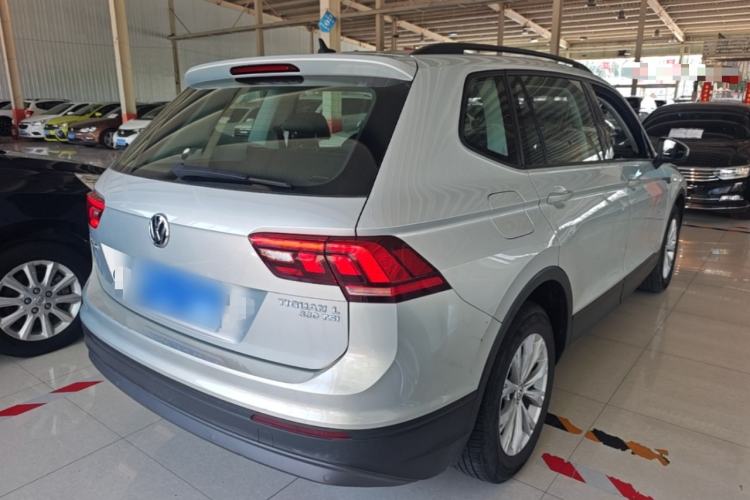 Used Volkswagen Tiguan L 2017 330TSI Automatic Two-Wheel Drive Luxury Edition Rear Right 45 Deg