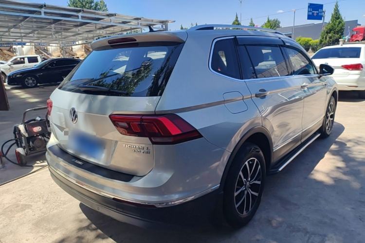 Used Volkswagen Tiguan L 2017 330TSI Automatic Two-Wheel Drive Luxury Edition Rear Right 45 Deg