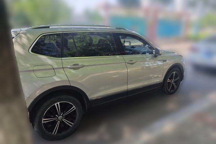 Used Volkswagen Tiguan L 2017 330TSI Automatic Two-Wheel Drive Flagship Edition Rear Right 45 Deg