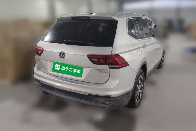 Used Volkswagen Tiguan L 2017 330TSI Automatic Two-Wheel Drive Luxury Edition Rear Right 45 Deg