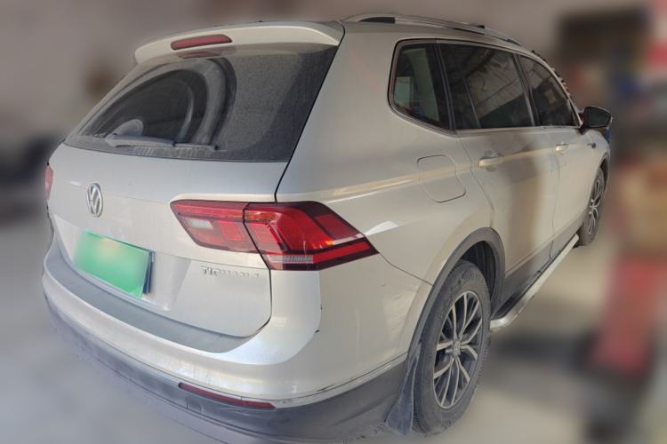 Used Volkswagen Tiguan L 2017 330TSI Automatic Two-Wheel Drive Luxury Edition Rear Right 45 Deg