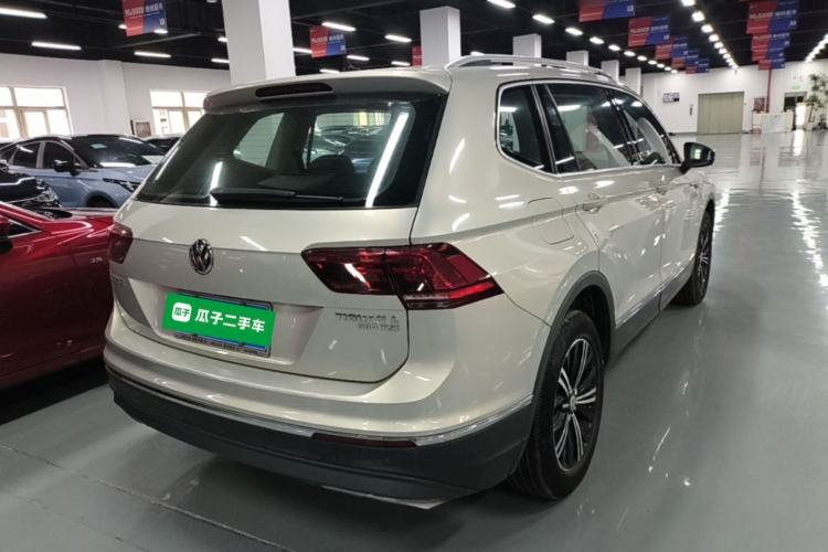 Used Volkswagen Tiguan L 2017 380TSI Automatic All-Wheel-Drive Luxury Edition Rear Right 45 Deg