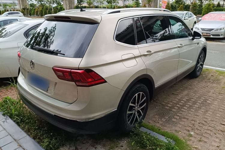 Used Volkswagen Tiguan L 2017 330TSI Automatic Two-Wheel Drive Luxury Edition Rear Right 45 Deg