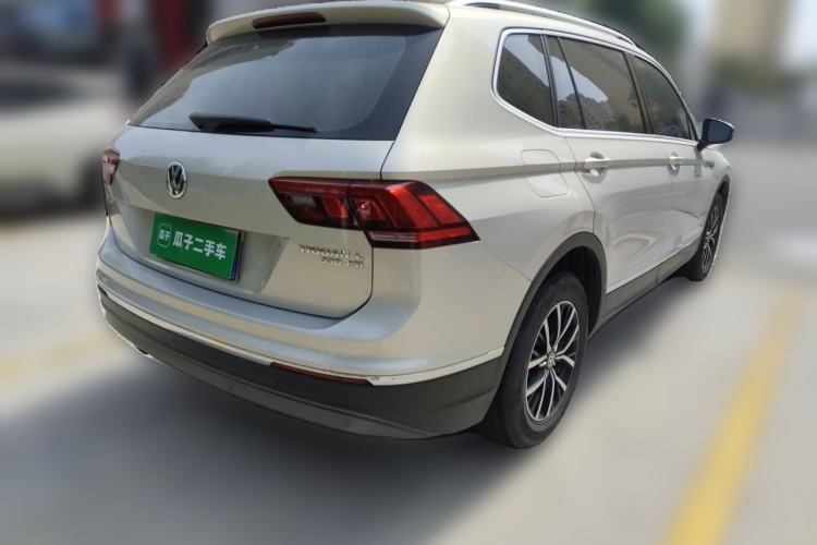Used Volkswagen Tiguan L 2017 330TSI Automatic Two-Wheel Drive Luxury Edition Rear Right 45 Deg