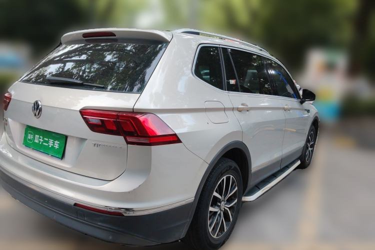 Used Volkswagen Tiguan L 2017 330TSI Automatic Two-Wheel Drive Luxury Edition Rear Right 45 Deg