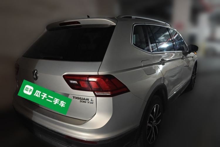 Used Volkswagen Tiguan L 2017 330TSI Automatic Two-Wheel Drive Luxury Edition Rear Right 45 Deg
