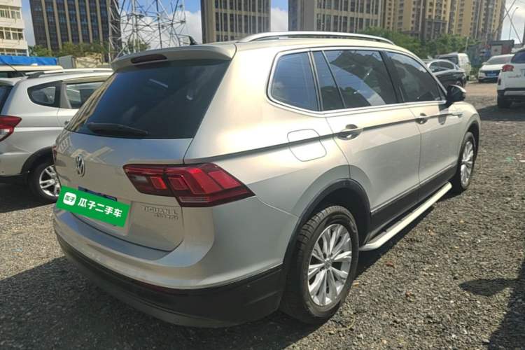 Used Volkswagen Tiguan L 2017 330TSI Automatic Two-Wheel Drive Luxury Edition Rear Right 45 Deg