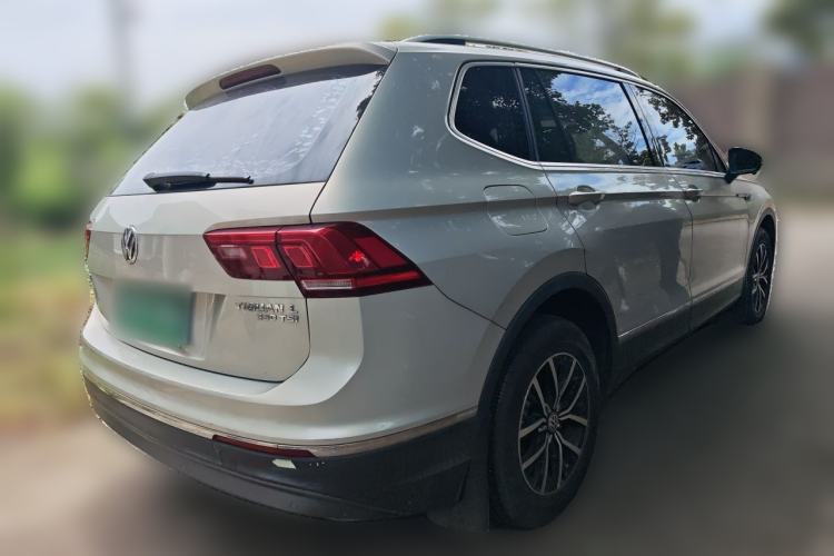 Used Volkswagen Tiguan L 2017 330TSI Automatic Two-Wheel Drive Luxury Edition Rear Right 45 Deg