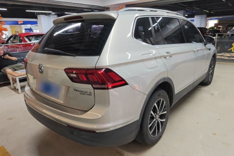 Used Volkswagen Tiguan L 2017 330TSI Automatic Two-Wheel Drive Comfort Edition Rear Right 45 Deg