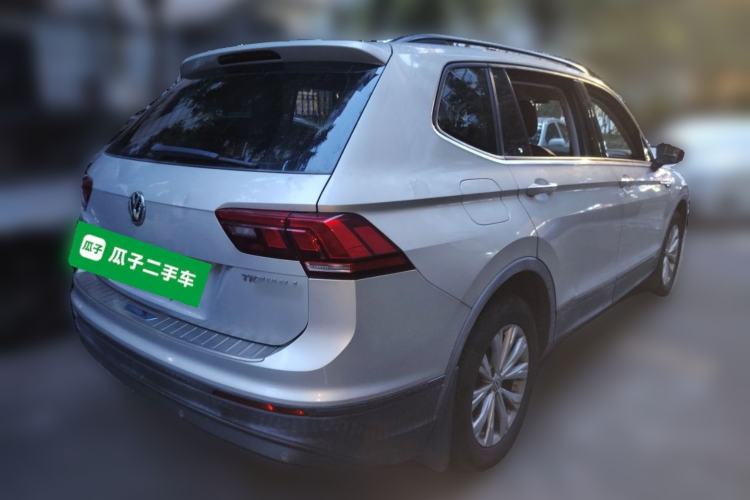 Used Volkswagen Tiguan L 2017 330TSI Automatic Two-Wheel Drive Luxury Edition Rear Right 45 Deg