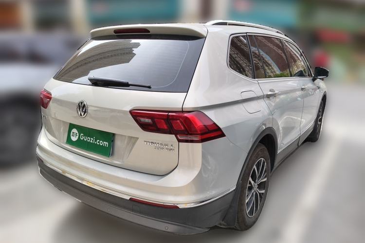 Used Volkswagen Tiguan L 2017 330TSI Automatic Two-Wheel Drive Luxury Edition Rear Right 45 Deg