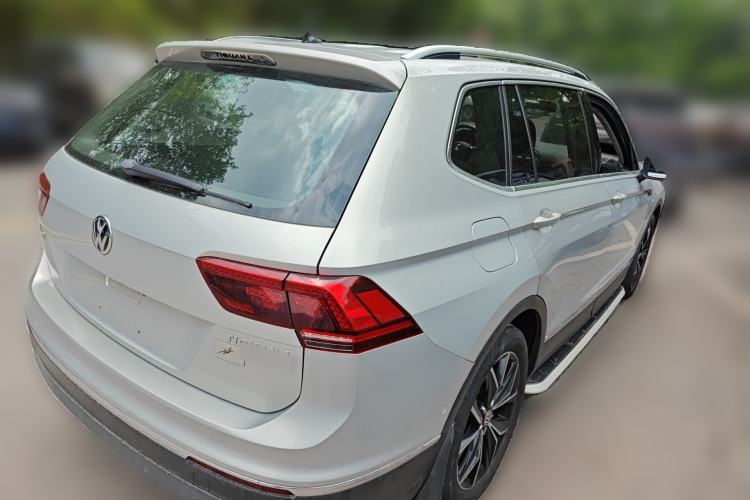 Used Volkswagen Tiguan L 2017 330TSI Automatic Two-Wheel Drive Flagship Edition Rear Right 45 Deg