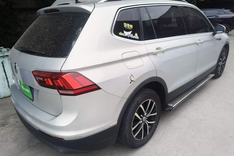 Used Volkswagen Tiguan L 2017 330TSI Automatic Two-Wheel Drive Luxury Edition Rear Right 45 Deg