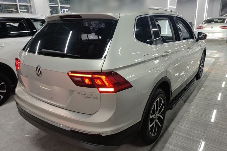 Used Volkswagen Tiguan L 2017 330TSI Automatic Two-Wheel Drive Luxury Edition Rear Right 45 Deg