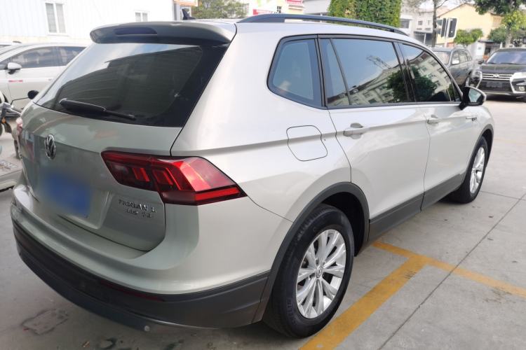 Used Volkswagen Tiguan L 2017 330TSI Automatic Two-Wheel Drive Luxury Edition Rear Right 45 Deg