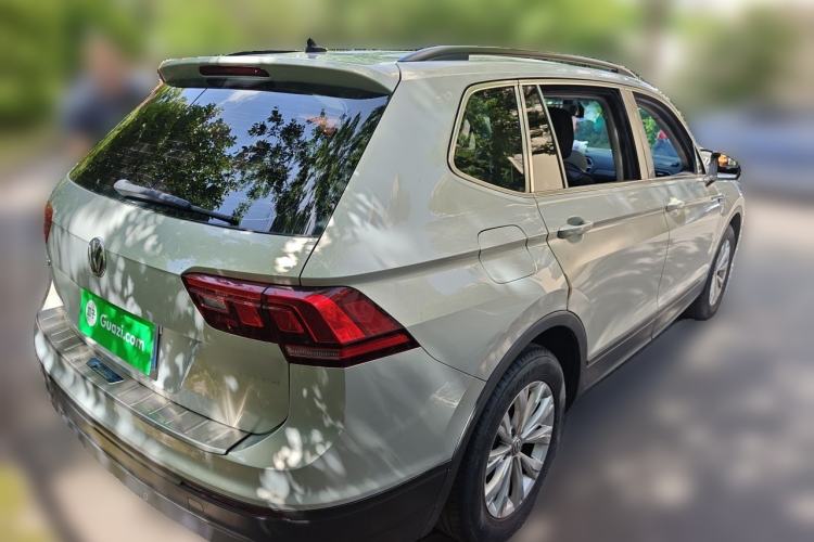 Used Volkswagen Tiguan L 2017 330TSI Automatic Two-Wheel Drive Luxury Edition Rear Right 45 Deg