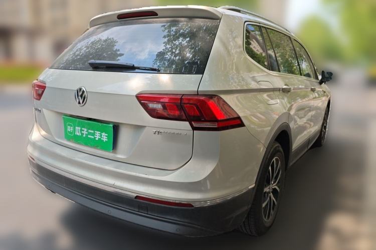 Used Volkswagen Tiguan L 2017 330TSI Automatic Two-Wheel Drive Luxury Edition Rear Right 45 Deg