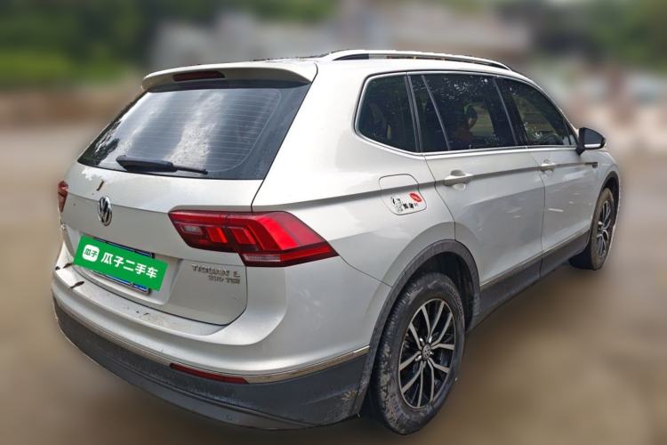 Used Volkswagen Tiguan L 2017 330TSI Automatic Two-Wheel Drive Luxury Edition Rear Right 45 Deg