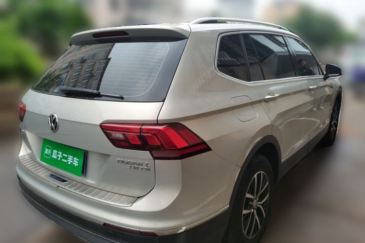 Used Volkswagen Tiguan L 2017 330TSI Automatic Two-Wheel Drive Luxury Edition Rear Right 45 Deg