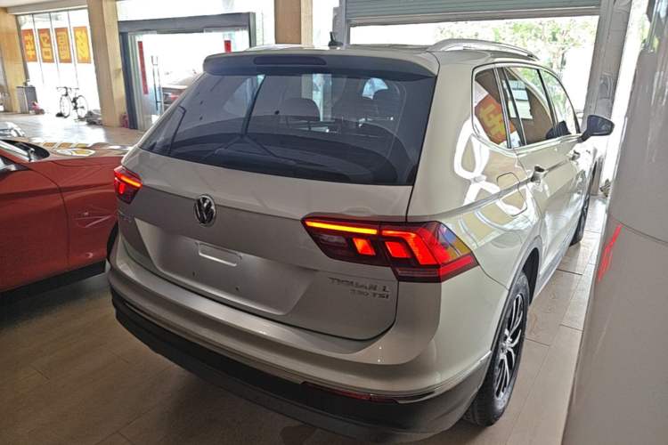 Used Volkswagen Tiguan L 2017 330TSI Automatic Two-Wheel Drive Comfort Edition Rear Right 45 Deg