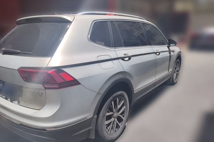 Used Volkswagen Tiguan L 2017 330TSI Automatic Two-Wheel Drive Luxury Edition Rear Right 45 Deg