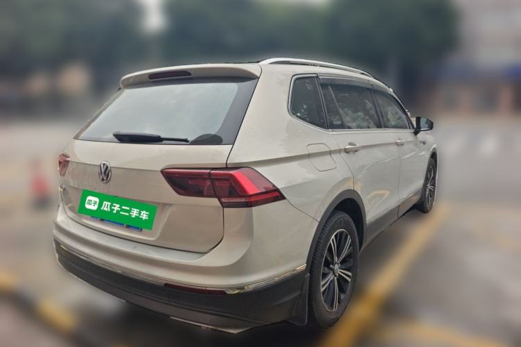 Used Volkswagen Tiguan L 2017 380TSI Automatic All-Wheel-Drive Luxury Edition Rear Right 45 Deg