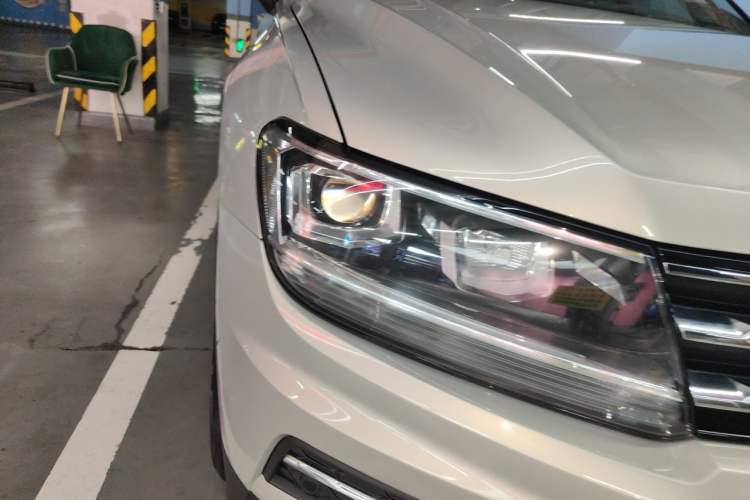 Used Volkswagen Tiguan L 2017 330TSI Automatic Two-Wheel Drive Luxury Edition Right Front Headlight