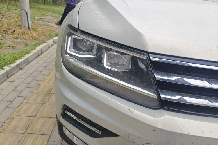 Used Volkswagen Tiguan L 2017 330TSI Automatic Two-Wheel Drive Luxury Edition Right Front Headlight
