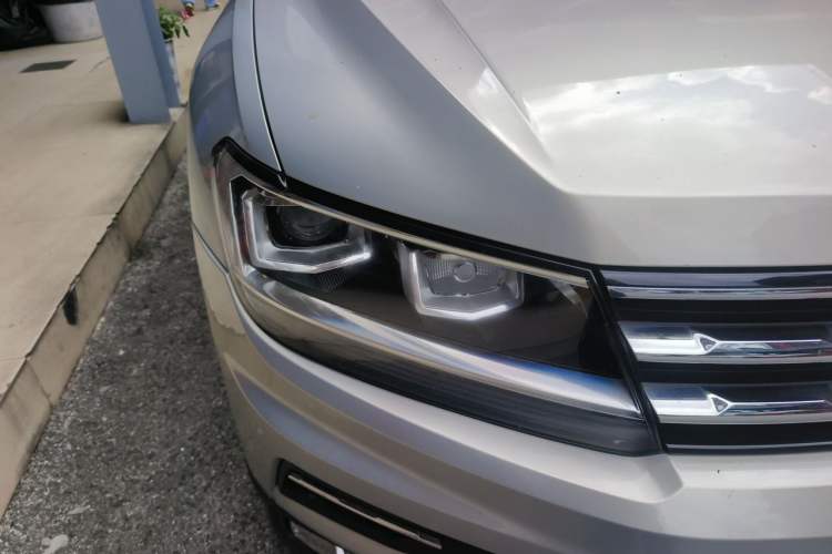 Used Volkswagen Tiguan L 2017 330TSI Automatic Two-Wheel Drive Luxury Edition Right Front Headlight